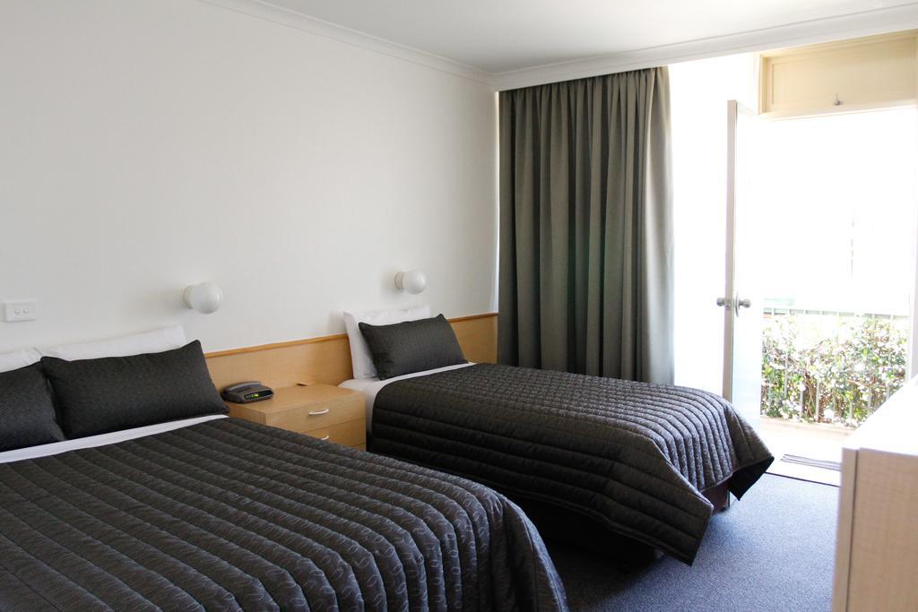 Mid City Motor Inn Queanbeyan Chambre photo
