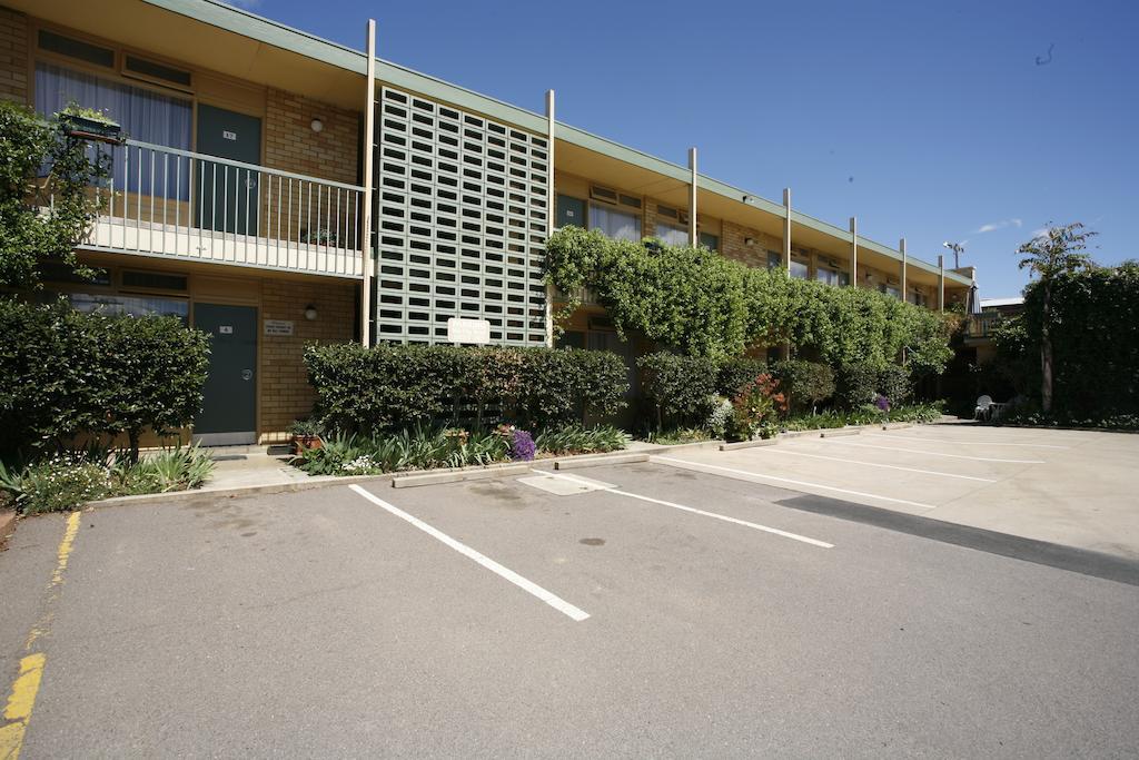Mid City Motor Inn Queanbeyan Extérieur photo